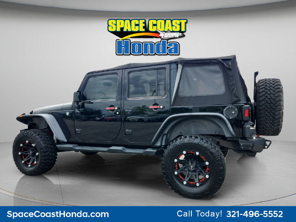 Used 2013 Jeep Wrangler Unlimited Sahara w/ Connectivity Group AWD/4WD image 11