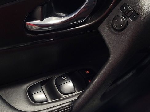 Used 2019 Nissan Rogue SV FWD image 27