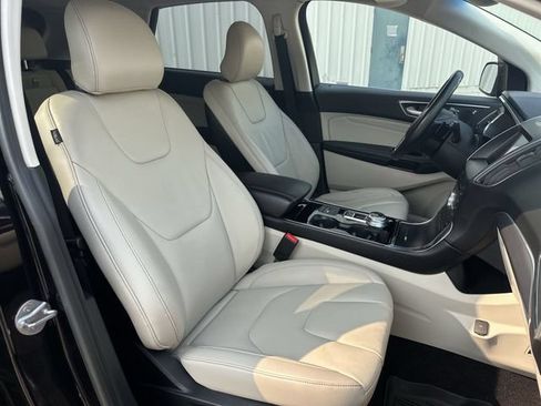 Used 2019 Ford Edge Titanium w/ Cold Weather Package AWD/4WD image 27