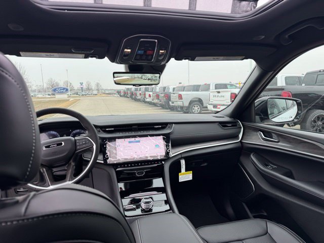 New 2026 Jeep Grand Cherokee Limited w/ Luxury Tech Group II AWD/4WD image 34