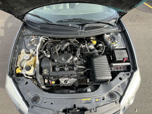 Used 2005 Chrysler Sebring Limited image 29