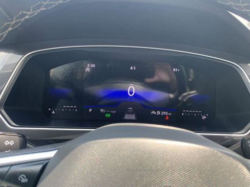 Used 2024 Volkswagen Tiguan SE image 18