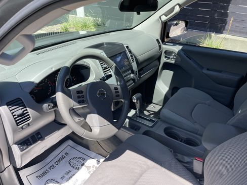 Used 2016 Nissan Frontier SV RWD image 6
