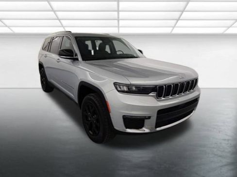 Used 2023 Jeep Grand Cherokee L Limited w/ Luxury Tech Group II image 2