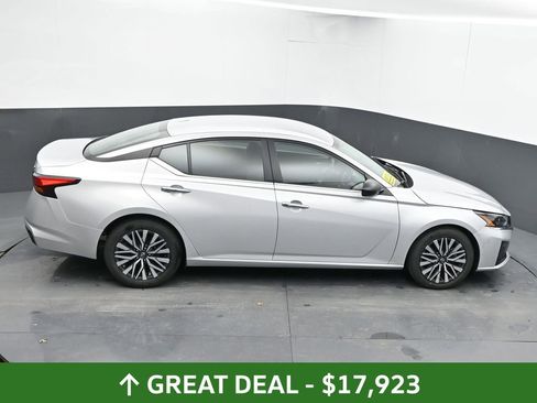 Used 2024 Nissan Altima 2.5 SV FWD image 37