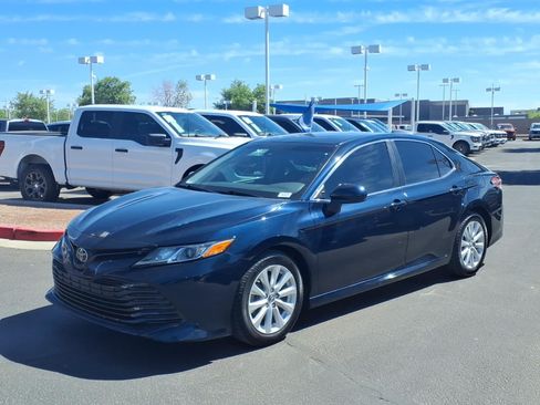 Used 2019 Toyota Camry LE FWD image 8