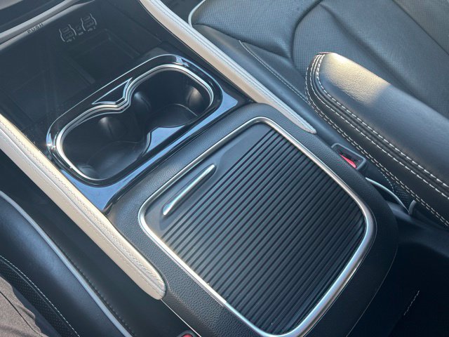 Used 2023 Chrysler Pacifica Limited FWD image 30