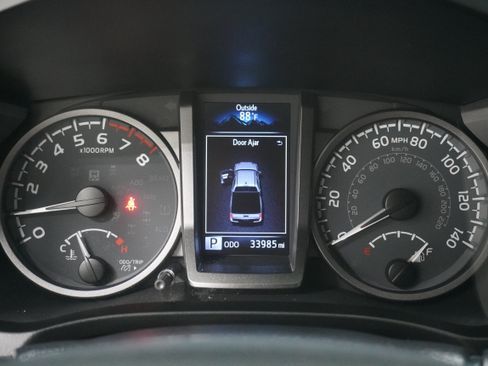 Used 2020 Toyota Tacoma TRD Off-Road w/ Advanced Technology Package AWD/4WD image 16