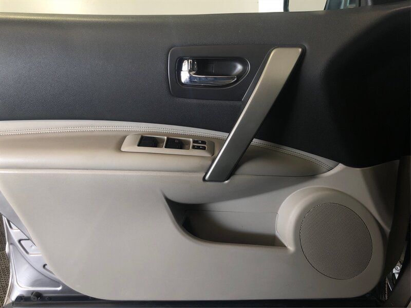 Used 2009 Nissan Rogue SL w/ Premium Pkg AWD/4WD image 17