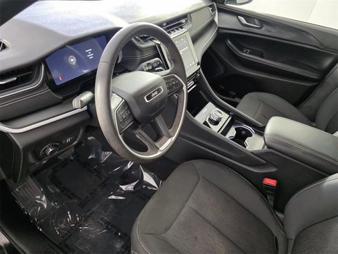 Certified 2024 Jeep Grand Cherokee Laredo X image 10