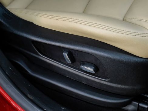 Used 2018 Cadillac XT5 FWD image 40