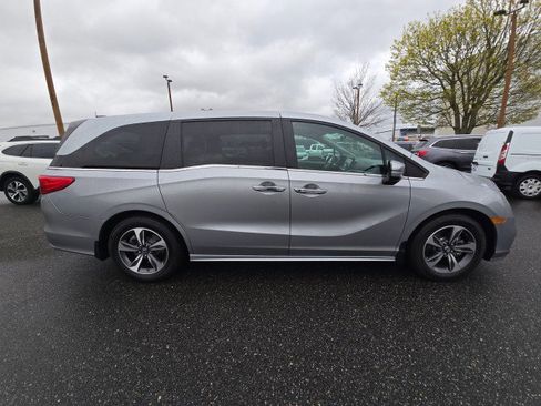 Used 2018 Honda Odyssey Touring image 2
