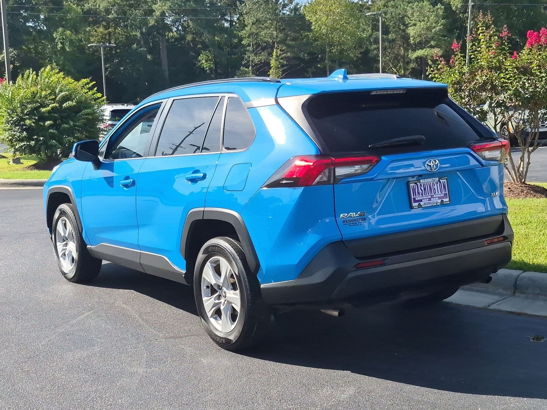 Used 2021 Toyota RAV4 XLE FWD image 7