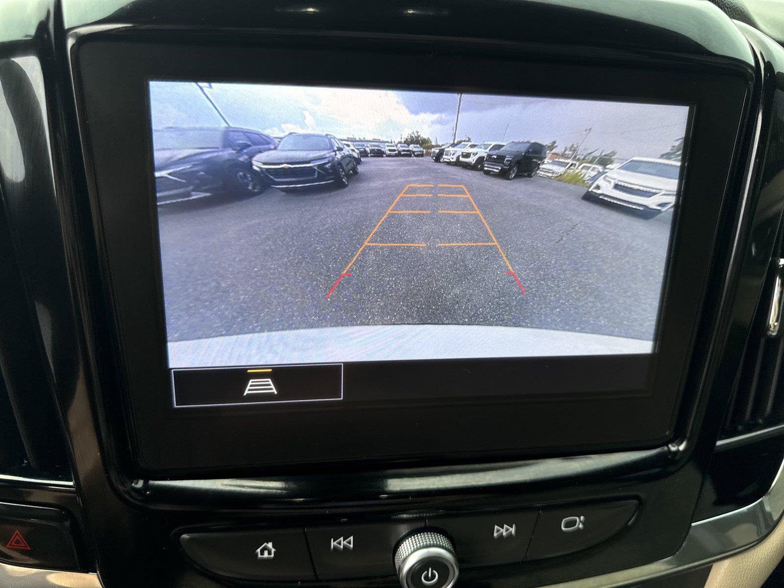 Used 2023 Chevrolet Traverse LT FWD image 26