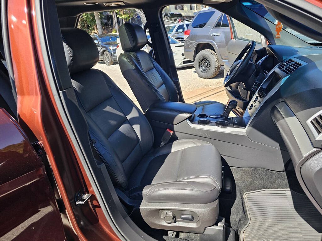 Used 2015 Ford Explorer XLT w/ Equipment Group 202A FWD image 20