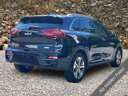 Used 2022 Kia Niro EX Premium w/ Cold Weather Package FWD image 2