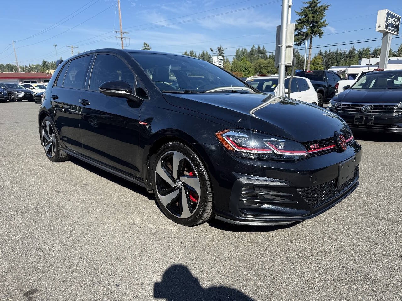 Used 2018 Volkswagen GTI SE FWD image 5