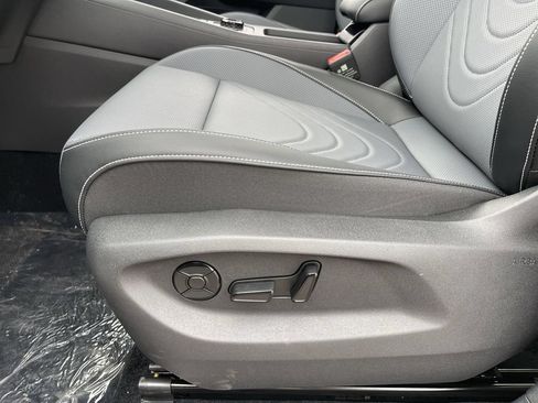 New 2026 Volkswagen Tiguan SE FWD image 16