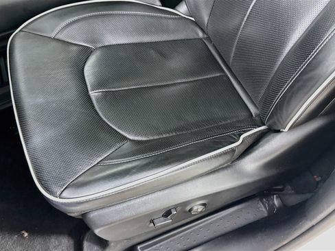 Used 2025 Chrysler Pacifica Limited FWD image 21