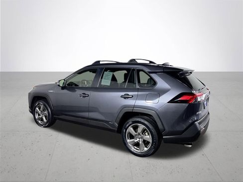 Used 2021 Toyota RAV4 XLE Premium image 8