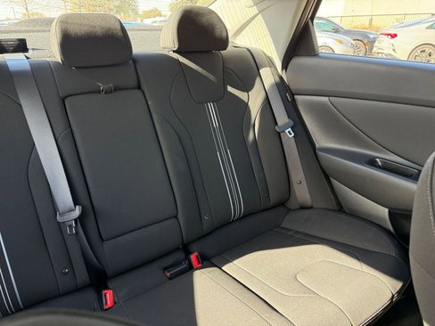 Used 2025 Hyundai Elantra SEL image 39