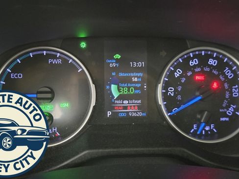 Used 2020 Toyota RAV4 XLE image 10