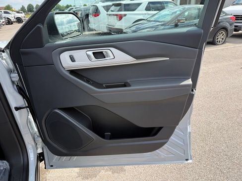 New 2026 Ford Explorer Active RWD image 18