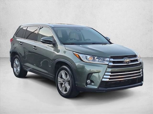 Used 2017 Toyota Highlander Limited w/ Carpet Mat Package AWD/4WD image 3