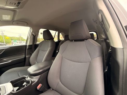 Used 2019 Toyota RAV4 LE w/ All Weather Liner Package AWD/4WD image 24