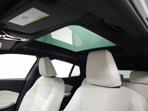 New 2026 BMW X2 xDrive28i w/ Convenience Package AWD/4WD image 13