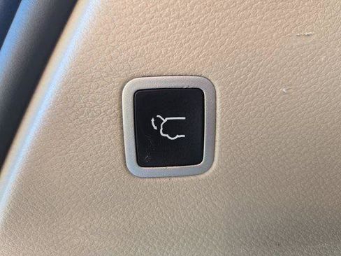 Used 2024 Chrysler Pacifica Touring-L FWD image 10