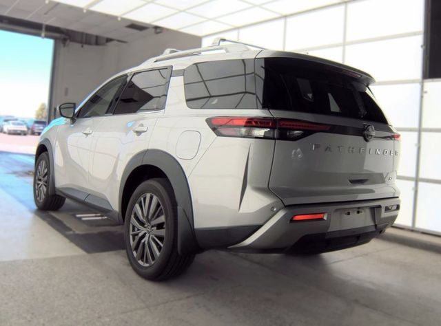 Used 2023 Nissan Pathfinder SL w/ SL Premium Package FWD image 5