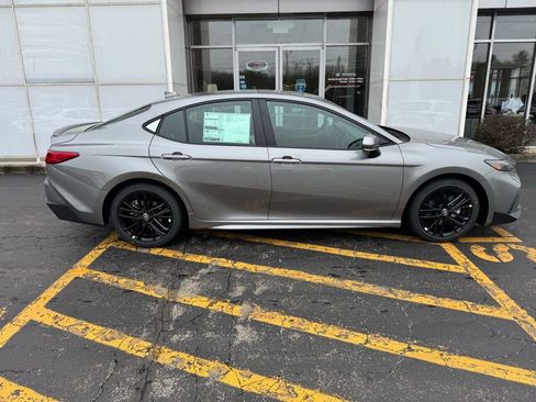 New 2026 Toyota Camry SE image 9