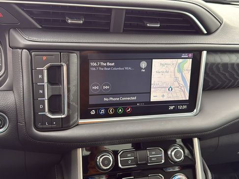 Used 2021 GMC Yukon Denali w/ Denali Premium Package image 18