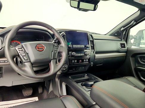 Used 2024 Nissan Titan PRO-4X w/ Pro-4x Convenience Package AWD/4WD image 12