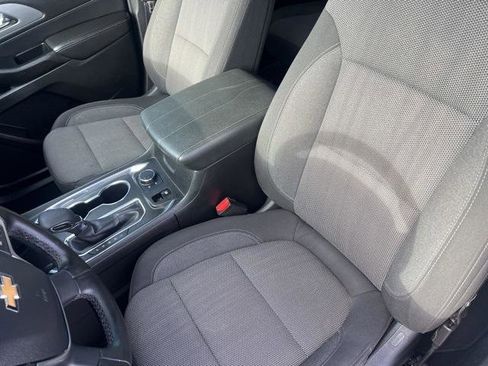 Used 2023 Chevrolet Traverse LT image 10