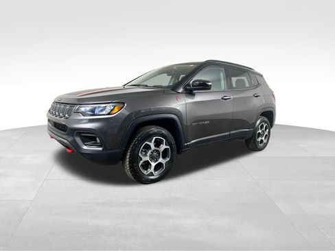 Used 2022 Jeep Compass Trailhawk w/ Trailer Tow Group AWD/4WD image 2