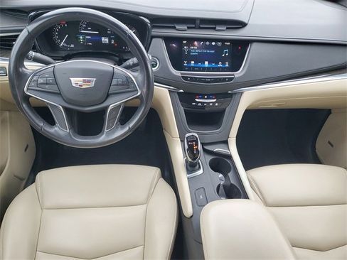 Used 2018 Cadillac XT5 FWD image 12