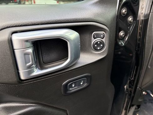 Used 2022 Jeep Gladiator Rubicon w/ LED Lighting Group AWD/4WD image 20