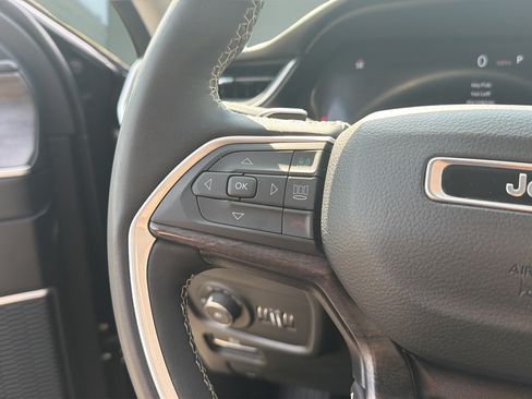 Used 2023 Jeep Grand Cherokee L Limited AWD/4WD image 29
