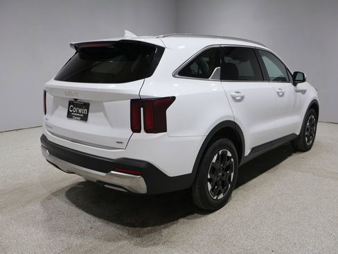 Used 2024 Kia Sorento S AWD/4WD image 2