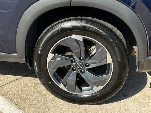 Used 2025 Nissan Rogue SV image 8