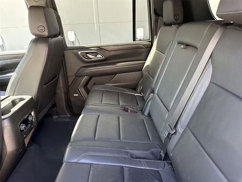 Used 2024 Chevrolet Suburban LT image 23