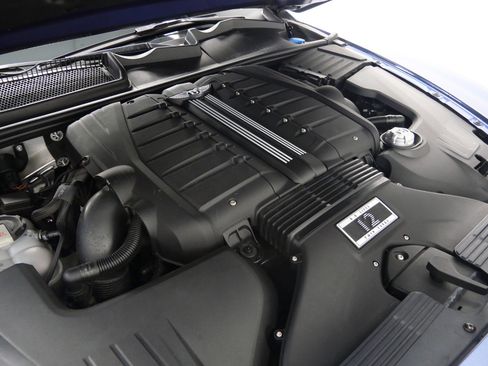 Used 2018 Bentley Bentayga Onyx Edition image 46
