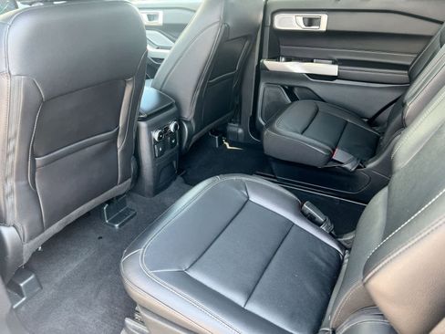 Used 2024 Ford Explorer Limited w/ Limited Technology Package AWD/4WD image 18