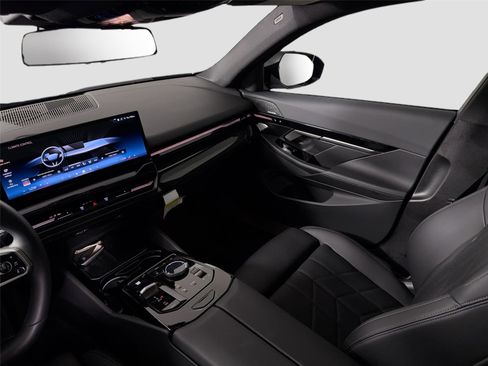 Certified 2026 BMW 530i w/ M Sport Package RWD image 23