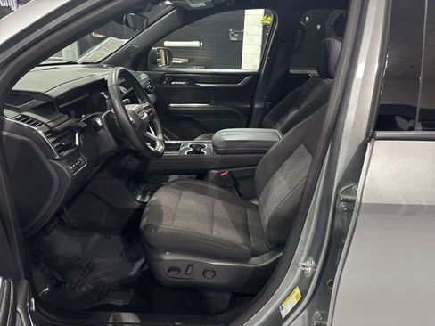 Used 2025 GMC Acadia Elevation image 10