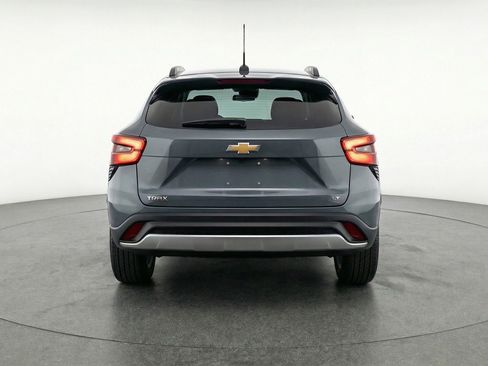 Used 2025 Chevrolet Trax LT FWD image 7
