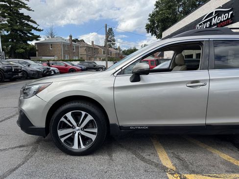 Used 2019 Subaru Outback 2.5i Limited AWD/4WD image 4