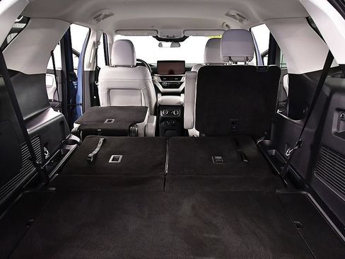 Used 2025 Ford Explorer Active w/ Active Comfort Package RWD image 31